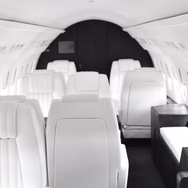 FALCON 900B - Image 12